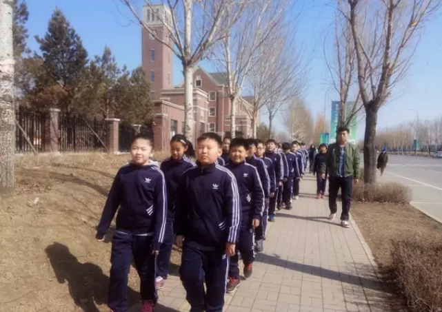 【聚焦·沈水】春行增学识 谈古畅未来 ——沈阳市沈水实验学校初中部组织学生参观苏家屯区城市规划馆.png
